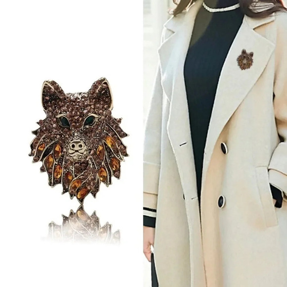 VQ Wolf Brooch - Picture 2 of 8